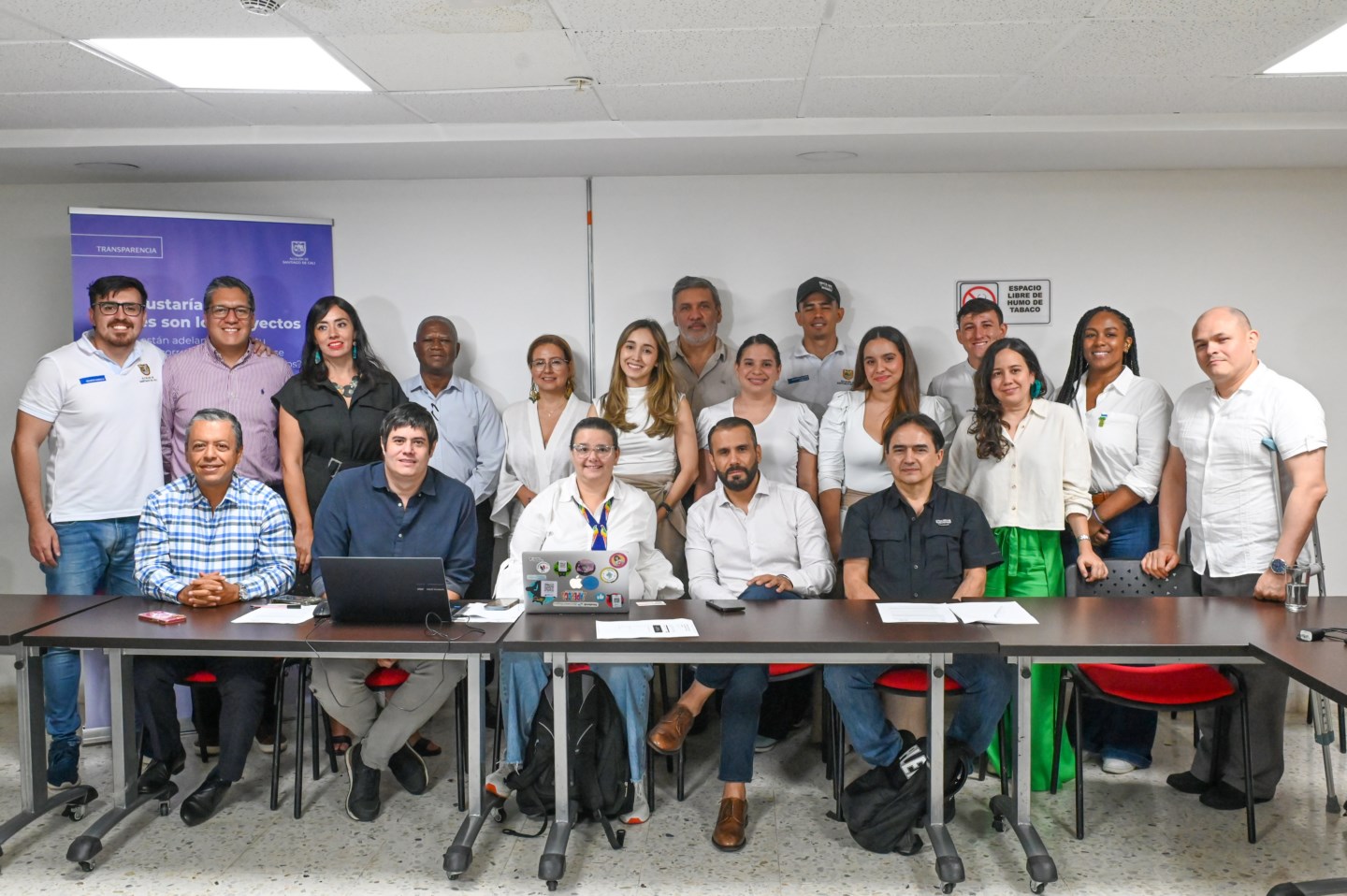 Grupo de personas participantes en taller de experiencia de usuario