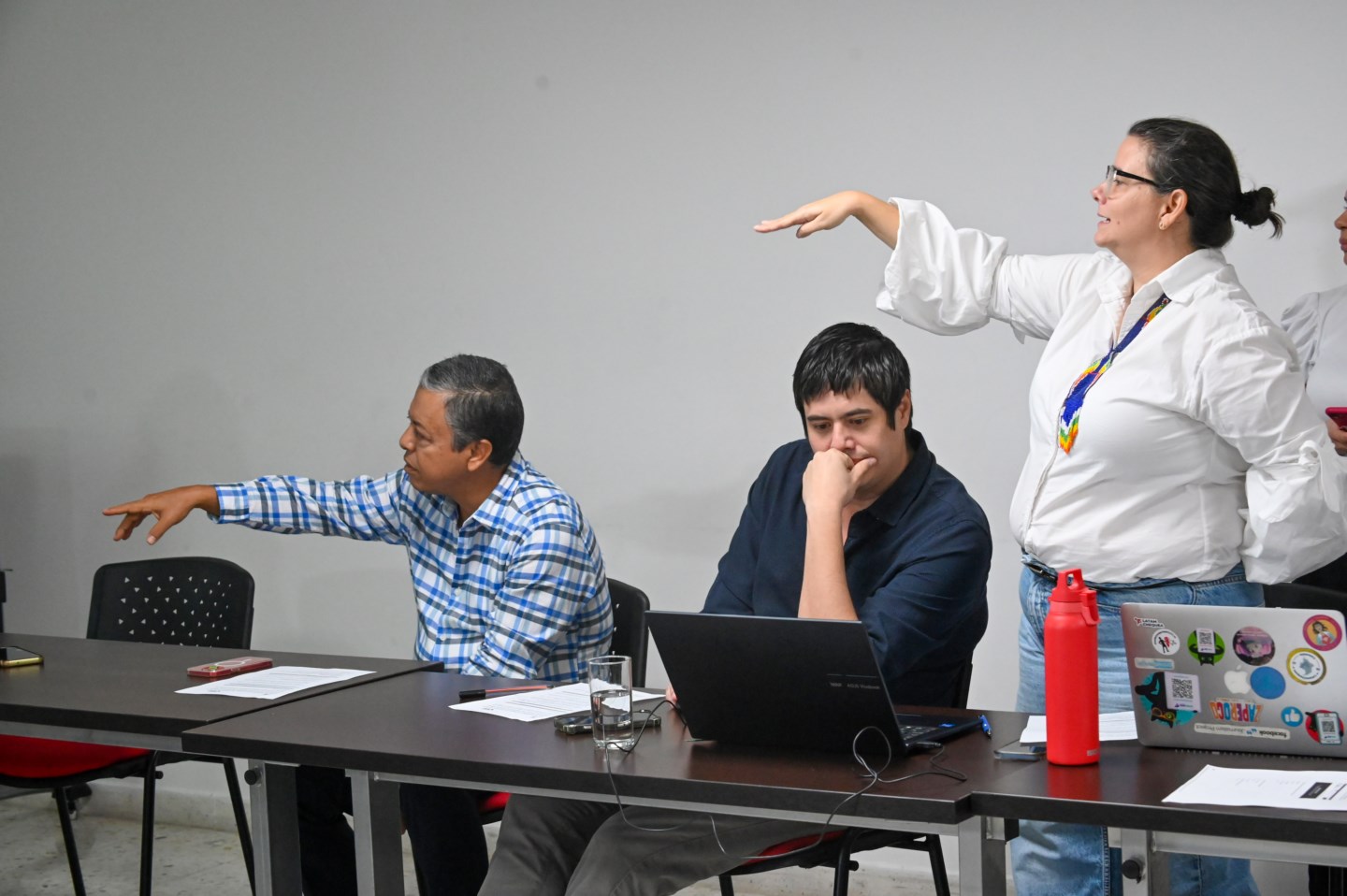 Grupo de personas participantes en taller de experiencia de usuario